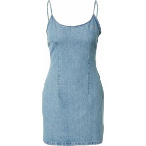 Letní šaty Tommy Jeans modrá džínovina